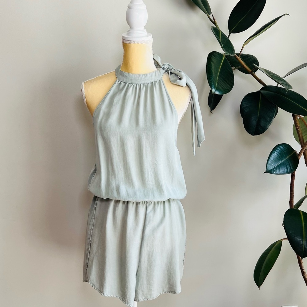 CLOTH & STONE ANTHROPOLOGIE Tencel Halter Bow Romper Sage Casual Feminine | Sz M - Picture 2 of 7